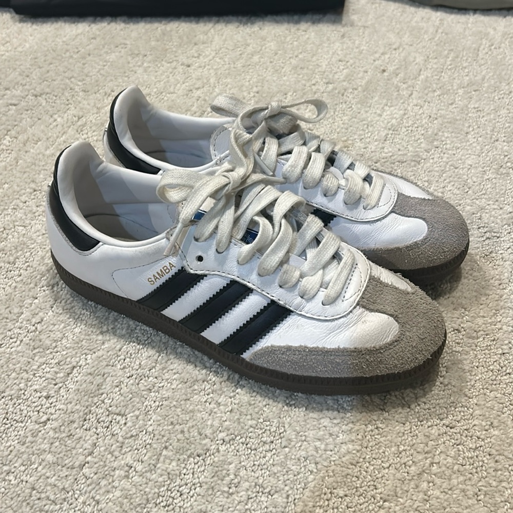 White leather Adidas Sambas Sz. 4.5